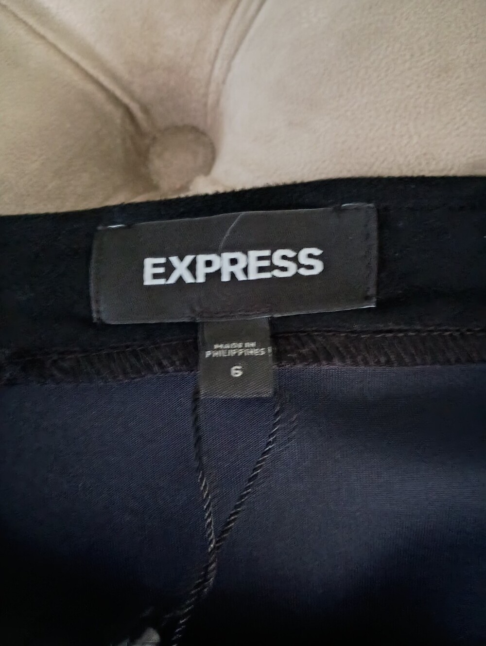 Express, Faux Suede Snap Button Mini Skirt, Size 6, NWT - Picture 4 of 6